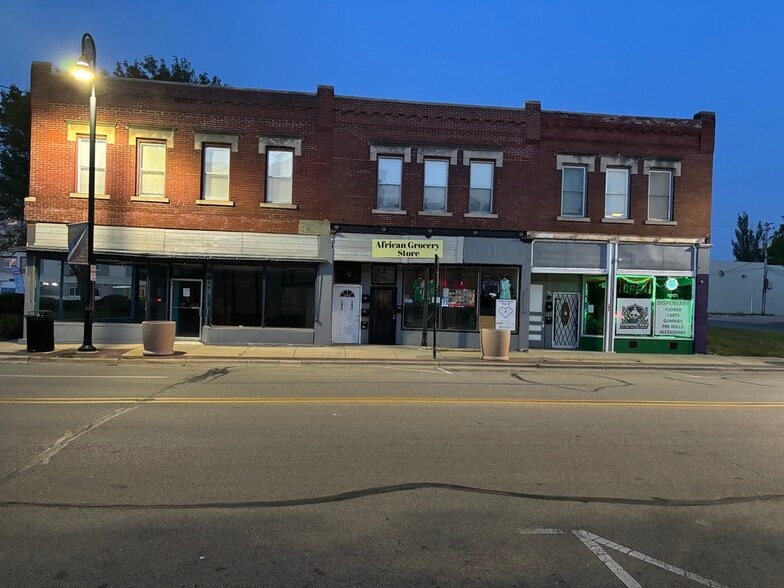 102-106 7th St, Rockford, IL for sale - Building Photo - Image 2 of 15