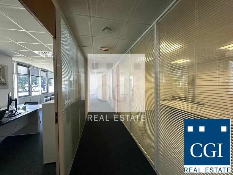 Bureau dans Eybens à louer - Photo du bâtiment - Image 2 de 10