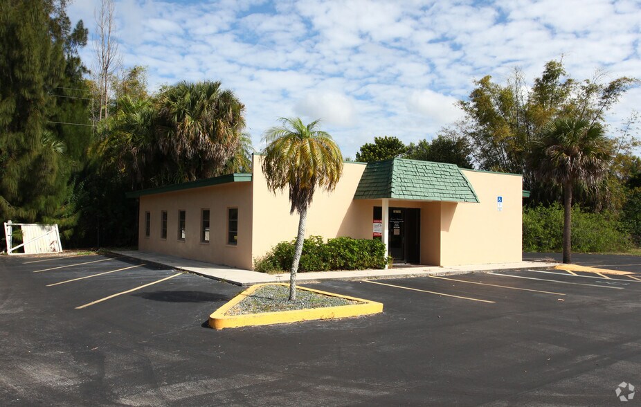 12711 Mcgregor Blvd, Fort Myers, FL à vendre - Photo du bâtiment - Image 2 de 9