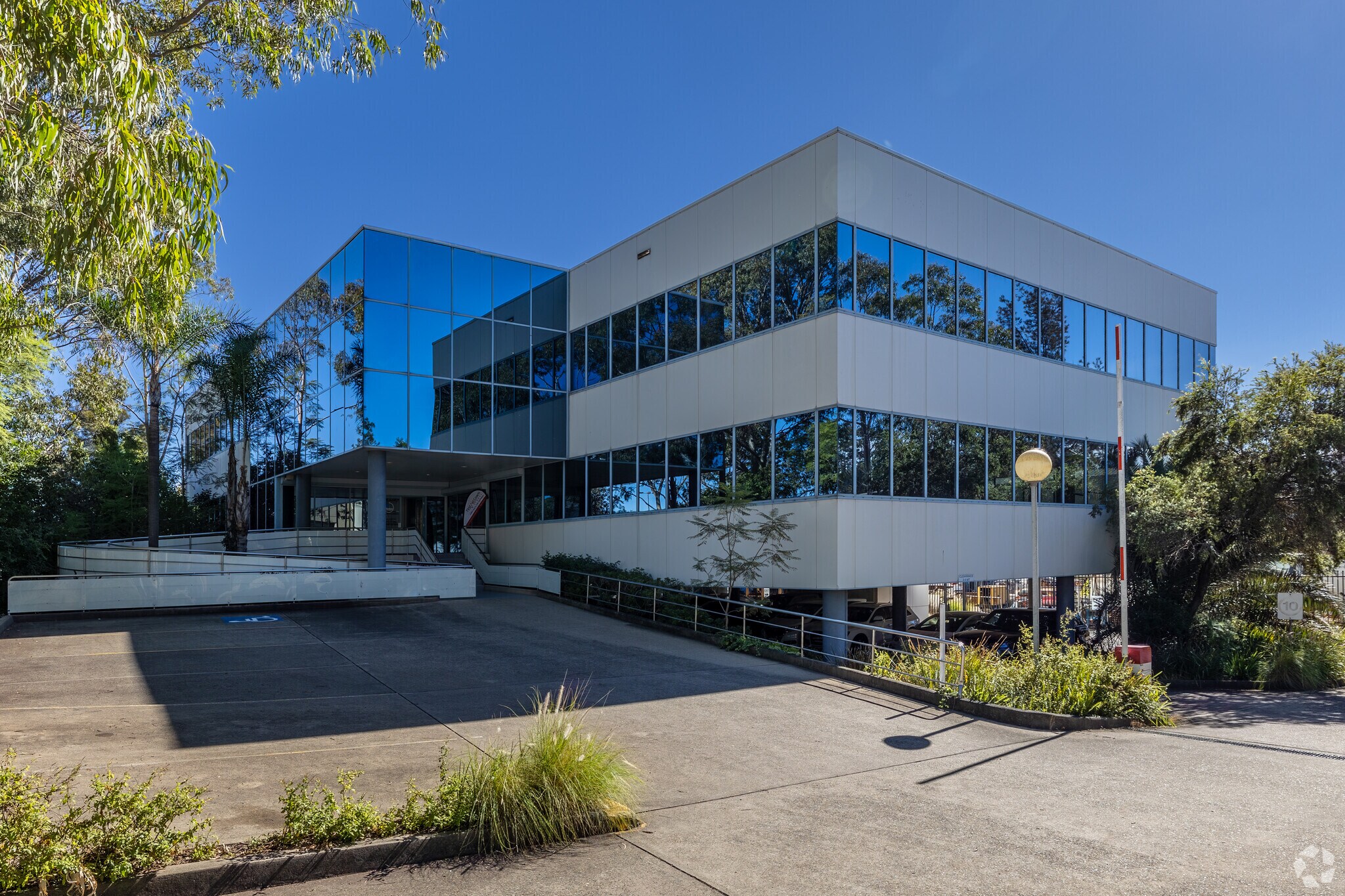 43 Fourth Ave, Blacktown for lease Primary Photo- Image 1 of 5