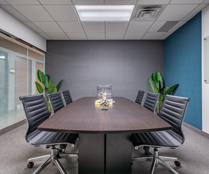 9535 Forest Ln, Dallas, TX à louer - Photo intérieure - Image 3 de 7