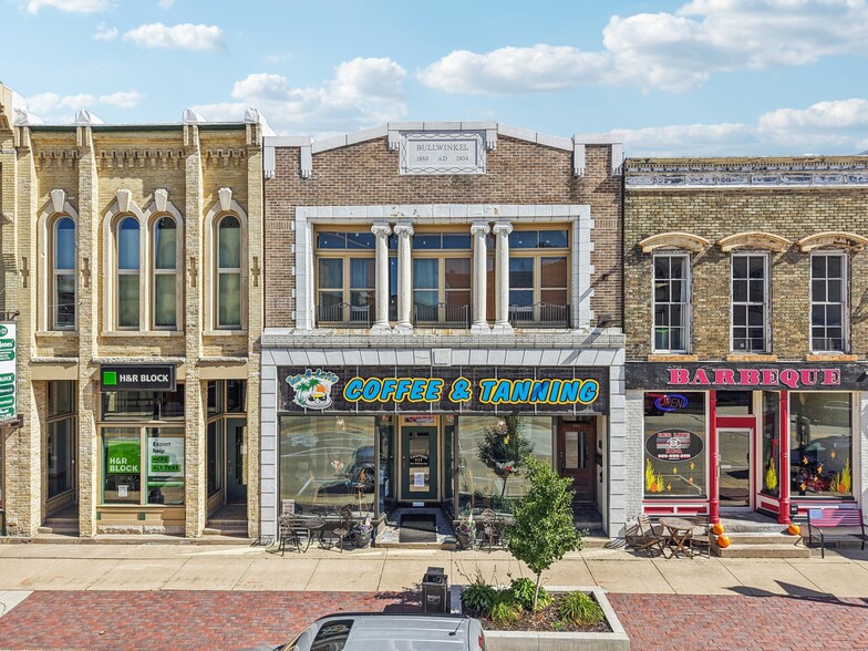 122-124 N Main St, Jefferson, WI for sale - Primary Photo - Image 1 of 25