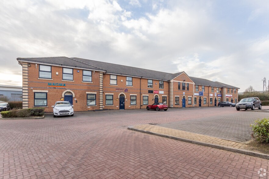 Castle Mound Way, Rugby à louer - Photo du bâtiment - Image 3 de 3
