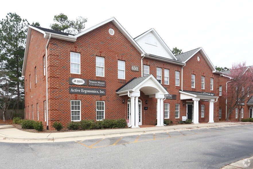 6501 Creedmoor Rd, Raleigh, NC for lease - Primary Photo - Image 1 of 73