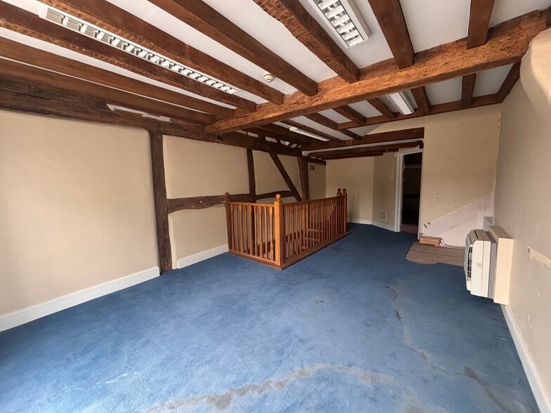 9 The Square, Petersfield for sale - Building Photo - Image 3 of 5