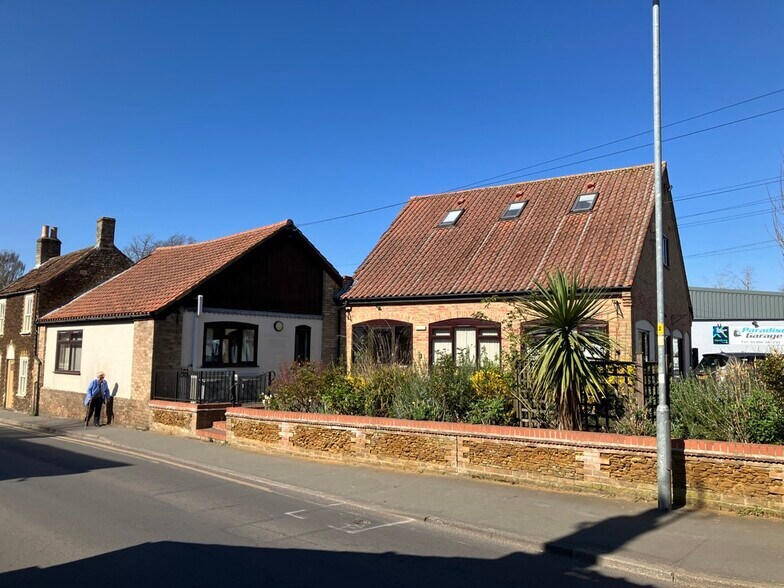 15 Paradise Rd, Downham Market à louer - Photo du bâtiment - Image 2 de 2