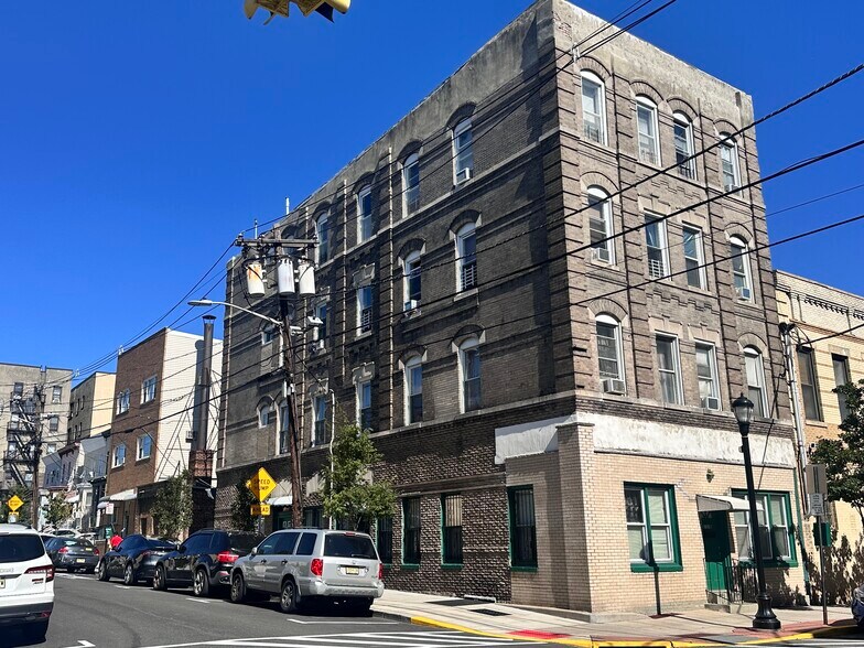1701 New York Ave, Union City, NJ à vendre - Photo du bâtiment - Image 2 de 36