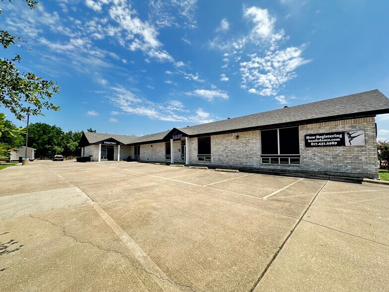 1337 S Main St, Keller, TX à vendre - Photo du bâtiment - Image 1 de 10