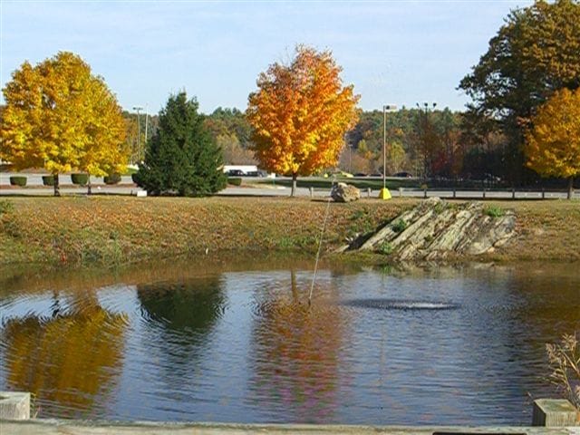 15 Hudson Park Dr, Hudson, NH à louer - Photo du bâtiment - Image 2 de 6