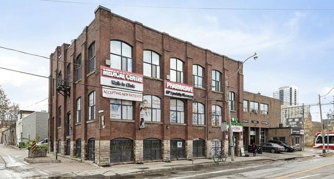Plus de détails pour 290 Shuter St, Toronto, ON - Bureau/Médical à louer