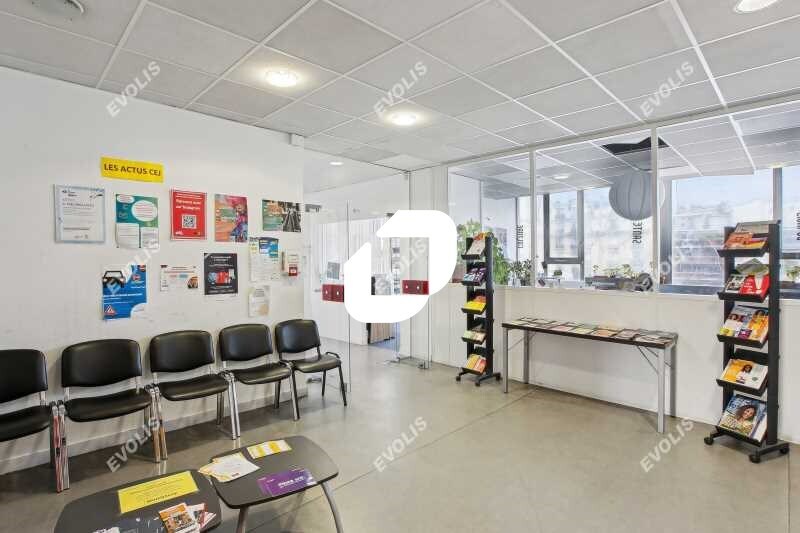 Office in Montreuil for lease - Building Photo - Image 3 of 14