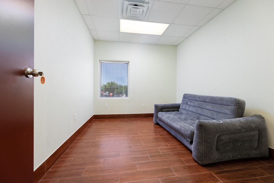 15030 Tradesman, San Antonio, TX for lease - Building Photo - Image 3 of 6