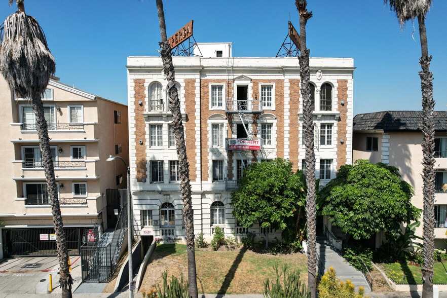 335 S Berendo St, Los Angeles, CA à vendre - Photo du bâtiment - Image 1 de 11