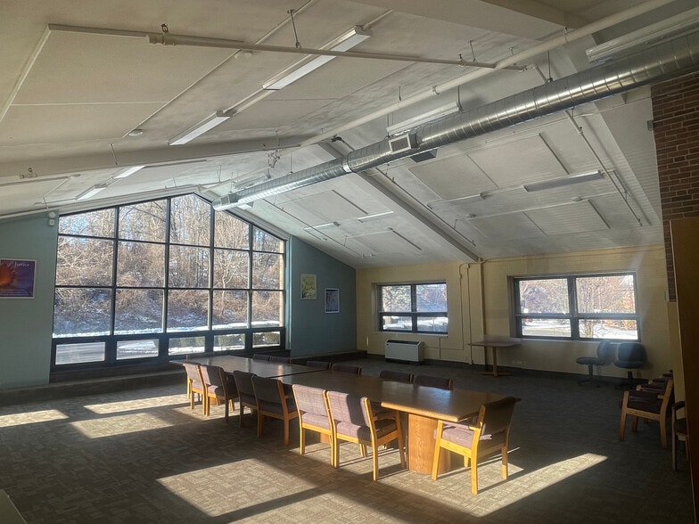 200 Hillside Cir, West Springfield, MA à louer - Photo intérieure - Image 3 de 9