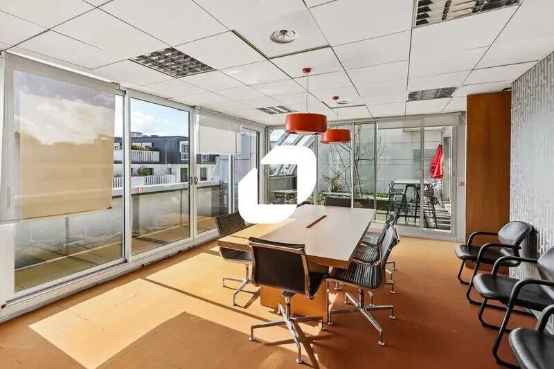 Office in Levallois-Perret for lease - Building Photo - Image 3 of 14