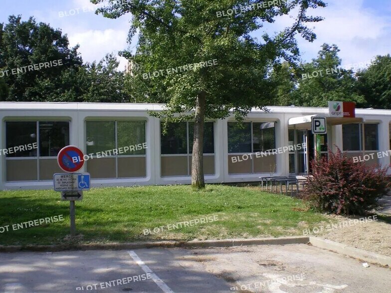 Office in Rennes for lease - Building Photo - Image 1 of 28
