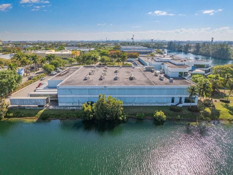 1800 NW 89th Pl, Miami, FL for lease - Building Photo - Image 3 of 7