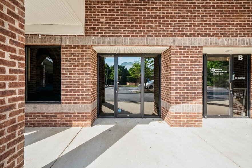 1065 Sullivan Rd, Newnan, GA à louer - Photo du bâtiment - Image 3 de 3