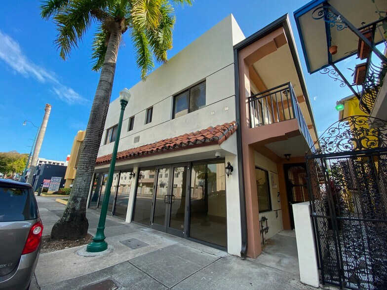 2268 SW 8th St, Miami, FL à vendre - Photo intérieure - Image 3 de 12