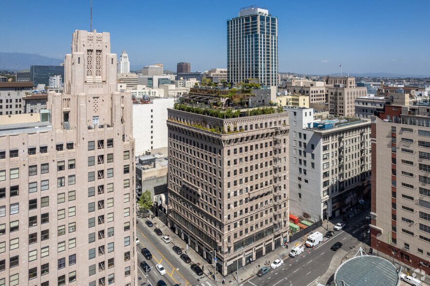 448 S Hill St, Los Angeles, CA à louer - Photo du bâtiment - Image 2 de 7