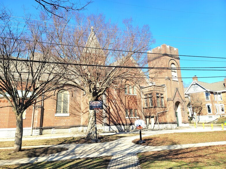 433 Oak St, Dayton, OH à vendre - Photo du bâtiment - Image 3 de 25