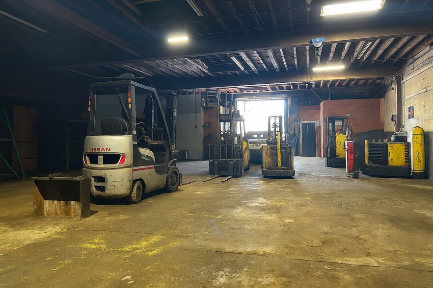 9516 101st St, Ozone Park, NY à louer - Photo du bâtiment - Image 3 de 5