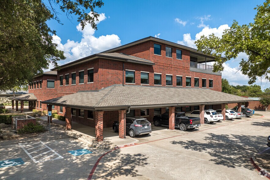 16300 Addison Rd, Addison, TX à louer - Photo du bâtiment - Image 3 de 24