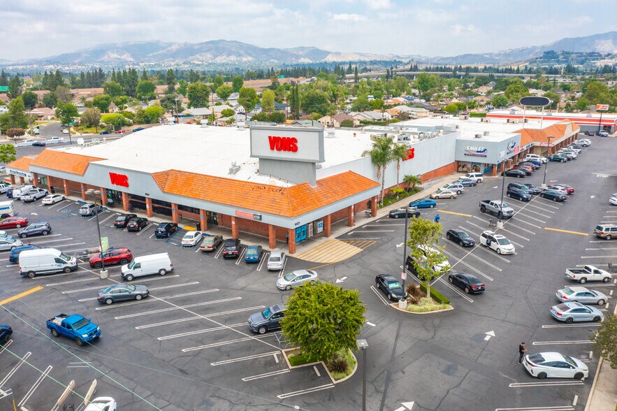 10311-10359 Sepulveda Blvd, Mission Hills, CA à louer - Photo du bâtiment - Image 3 de 5