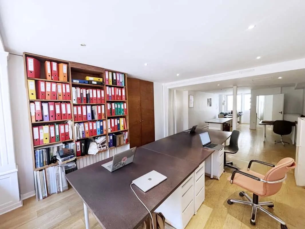 Retail in Paris for lease Building Photo- Image 1 of 11