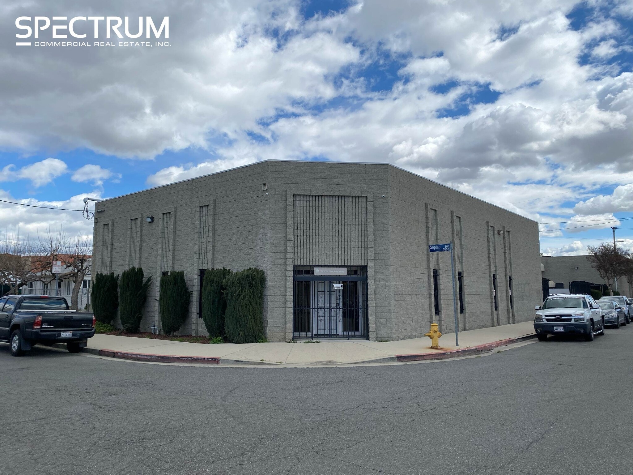 7002 Sophia Ave, Van Nuys, CA for lease Primary Photo- Image 1 of 8