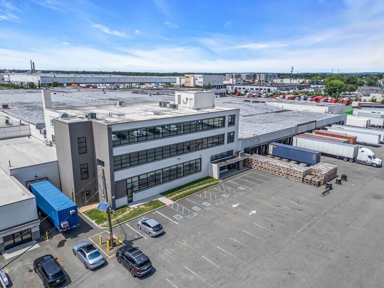 340 S Stiles St, Linden, NJ à louer - Photo du bâtiment - Image 1 de 3