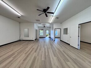 221 Locust St, Redding, CA à louer Photo intérieure- Image 1 de 14