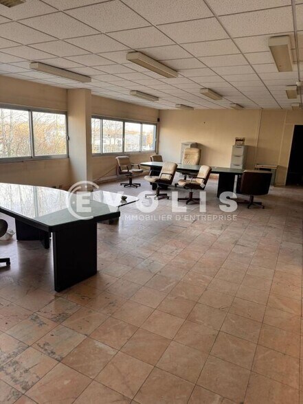 Local d'activités dans Buc à vendre - Photo intérieure - Image 3 de 11
