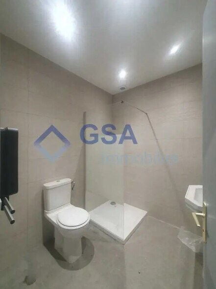 Flex in Évry-Courcouronnes for lease - Interior Photo - Image 2 of 9