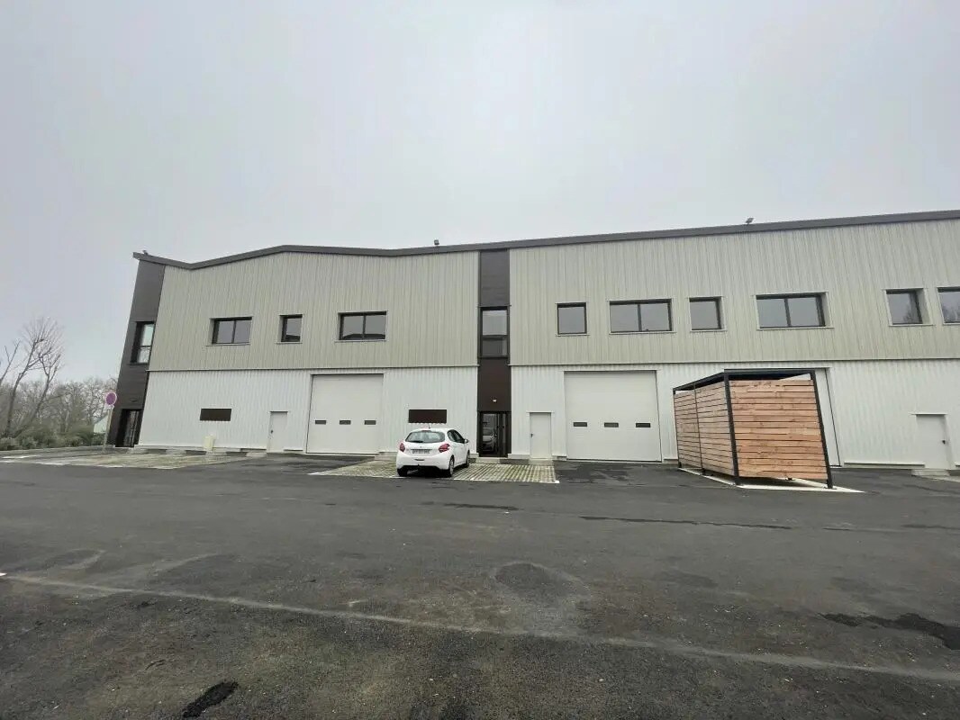 Rue Des Beaux Soleils, Osny for lease Building Photo- Image 1 of 11