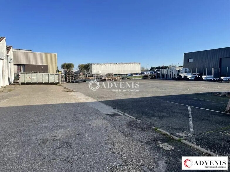 Flex dans Pessac à louer - Photo du bâtiment - Image 2 de 6