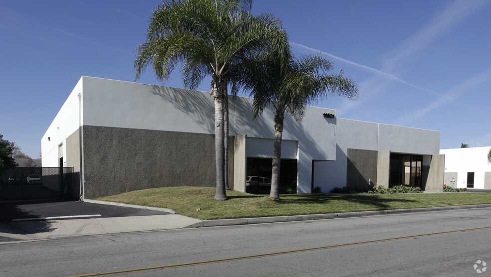 11621 Markon St, Garden Grove, CA for lease - Building Photo - Image 2 of 6