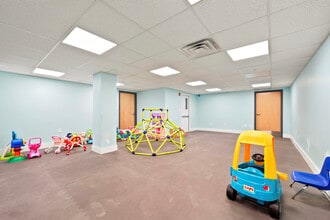 512 E Girard Ave, Philadelphia, PA for lease Interior Photo- Image 2 of 6