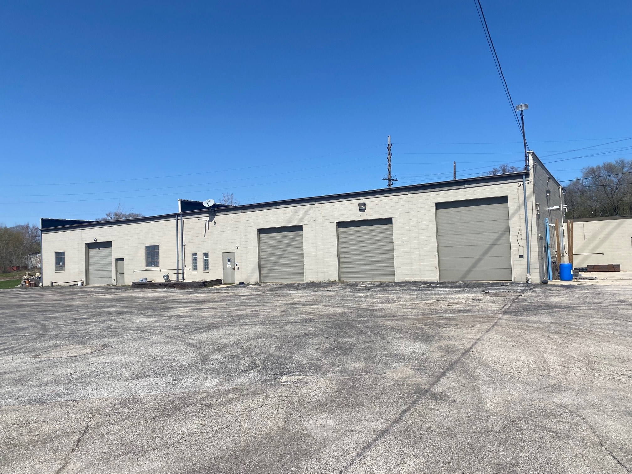 6333 N Teutonia Ave, Milwaukee, WI for lease Interior Photo- Image 1 of 8