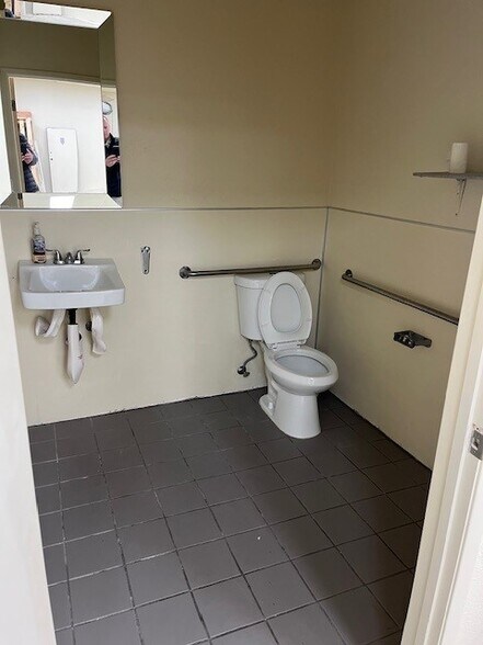 4975 West Ln, Stockton, CA à louer - Photo intérieure - Image 2 de 10