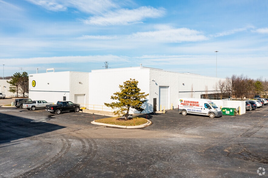 41280 Bridge St, Novi, MI for sale - Building Photo - Image 3 of 6