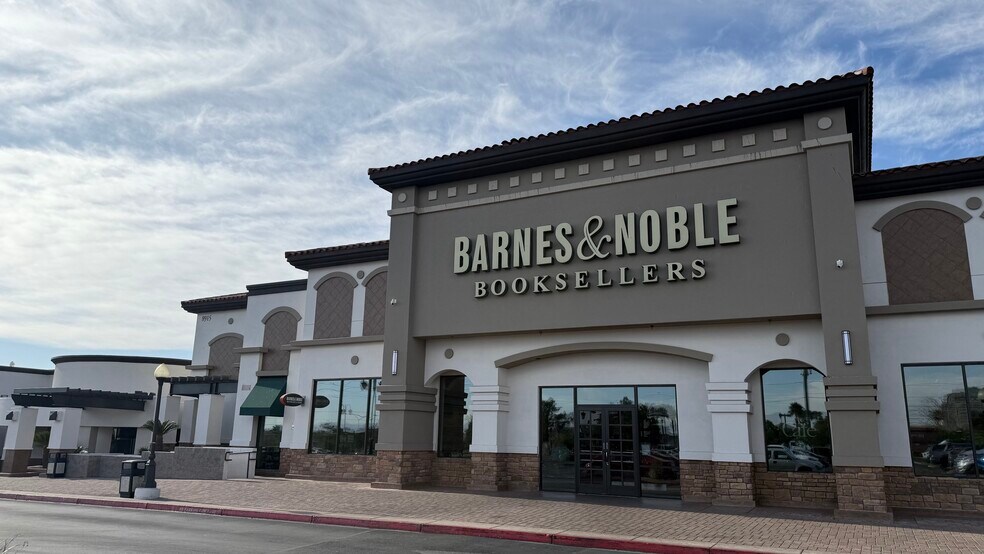 8825-8975 W Charleston Blvd, Las Vegas, NV à louer - Photo du bâtiment - Image 3 de 21
