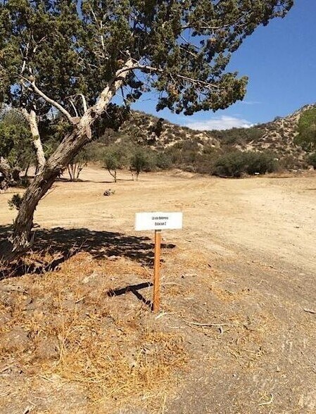 15840 Sierra Hwy, Santa Clarita, CA à vendre - Photo du bâtiment - Image 3 de 4