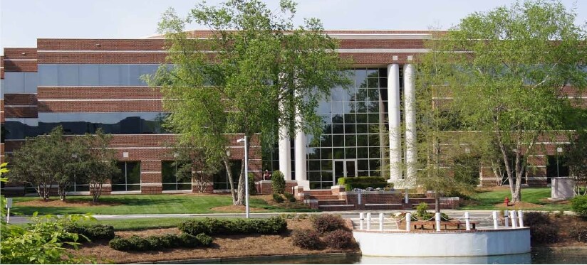 6350 Quadrangle Dr, Chapel Hill, NC à louer Photo du bâtiment- Image 1 de 2