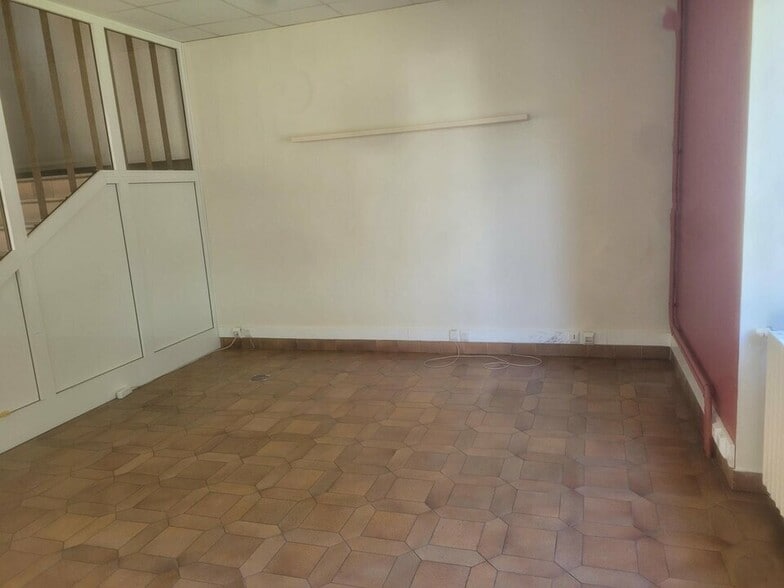 Office in Belleville-en-Beaujolais for lease - Interior Photo - Image 3 of 3