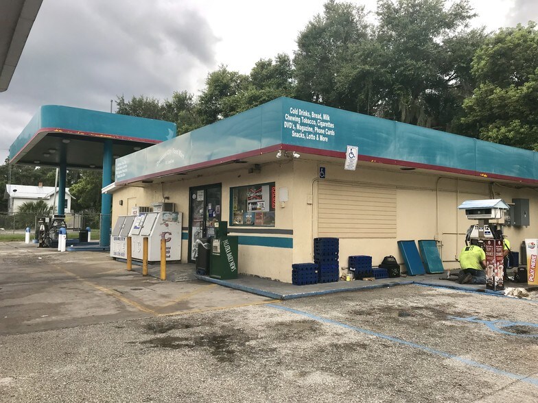 300 S Summit St, Crescent City, FL à vendre - Photo du bâtiment - Image 2 de 10