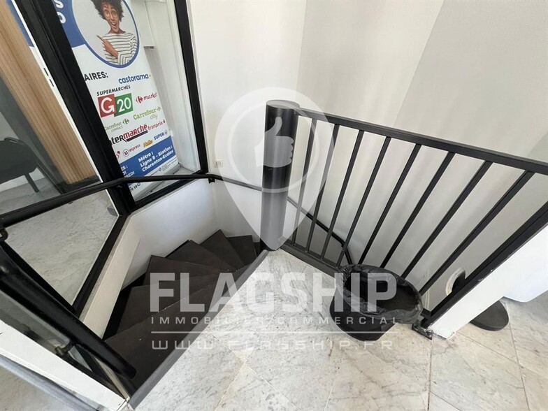 Retail in Charenton-le-Pont for lease - Interior Photo - Image 2 of 10