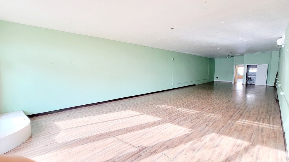 1109 Edgewater St NW, Salem, OR for lease - Interior Photo - Image 3 of 15