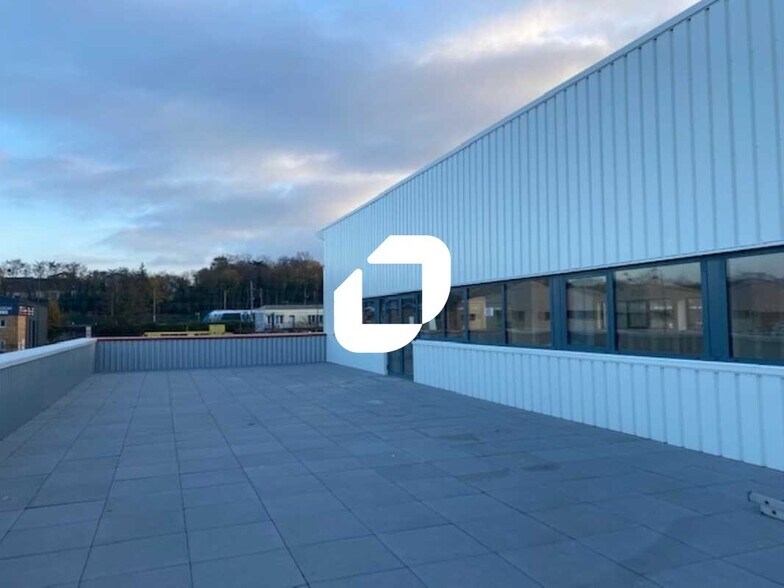 Office in SAINT-OUEN-L'AUMONE for lease - Building Photo - Image 1 of 8