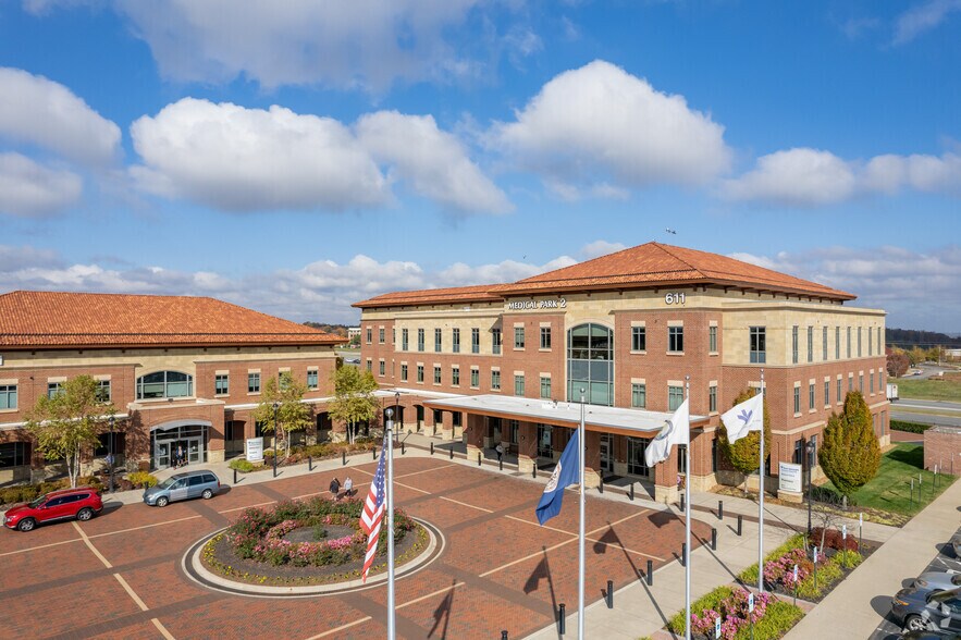 611 Watkins Centre Pky, Midlothian, VA à louer - Photo du bâtiment - Image 3 de 3